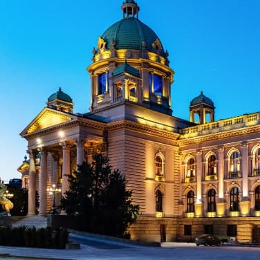 Das serbische Parlamentsgebäude in Belgrad, Serbien.